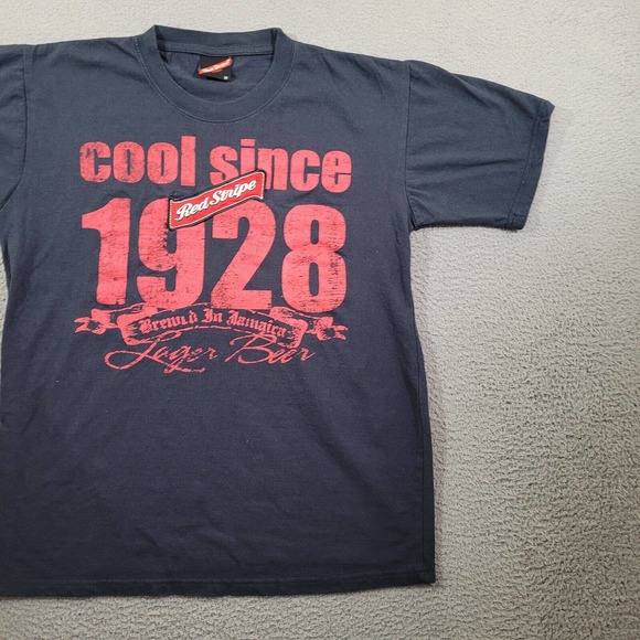 Red Stripe Shirt Mens Medium Blue Spell Out Graphic‎ Print Logo Crew Neck Tee - Picture 5 of 10